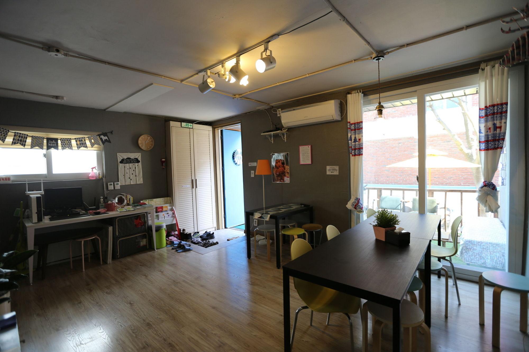 Rumah tetamu Hongdae Style 2*